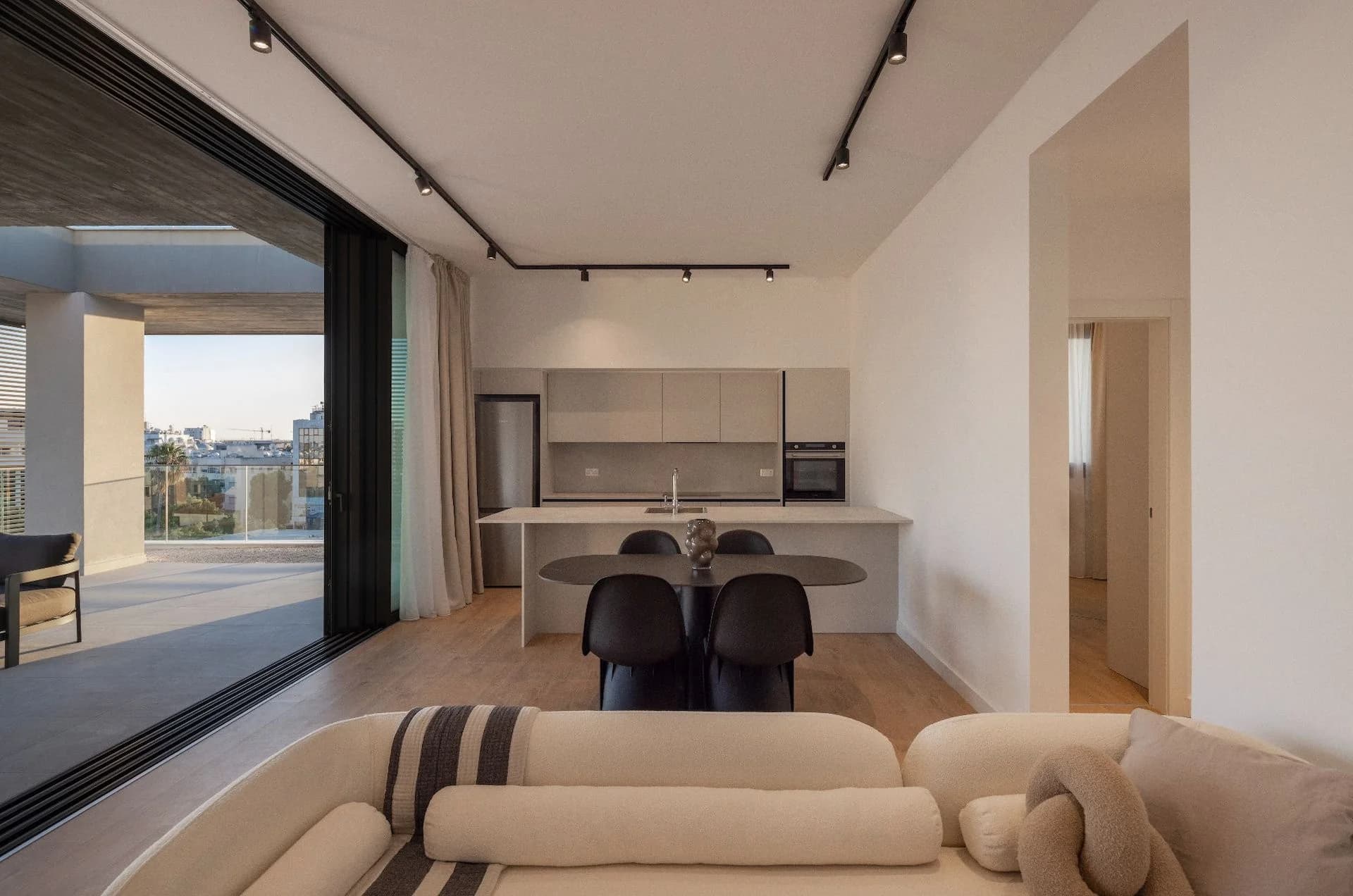 SEQUOIA living room and kitchen opening onto a wide terrace